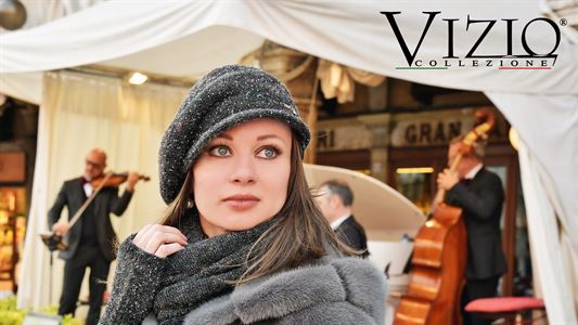 Зимние женские кепки и картузы вязаные Vizio Италия