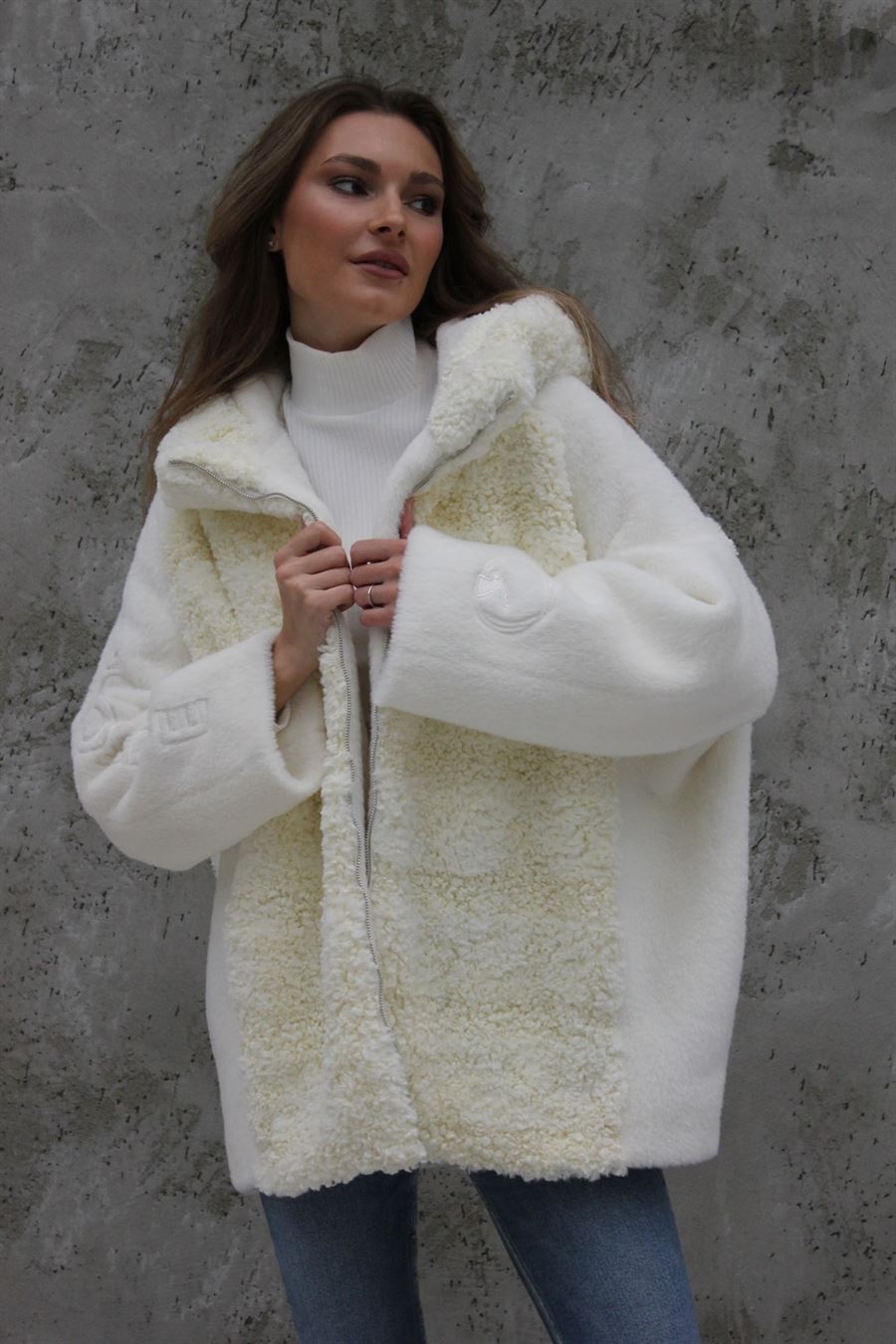 Lookre LK 40 белое пальто с капюшоном экомех